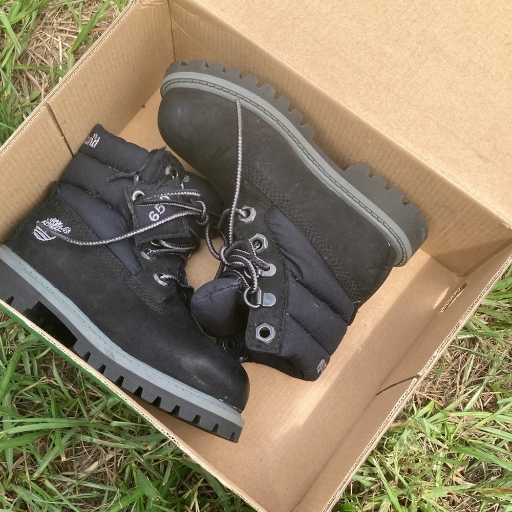 Timberland Kids Black Leather Boots - Picture 16 of 16